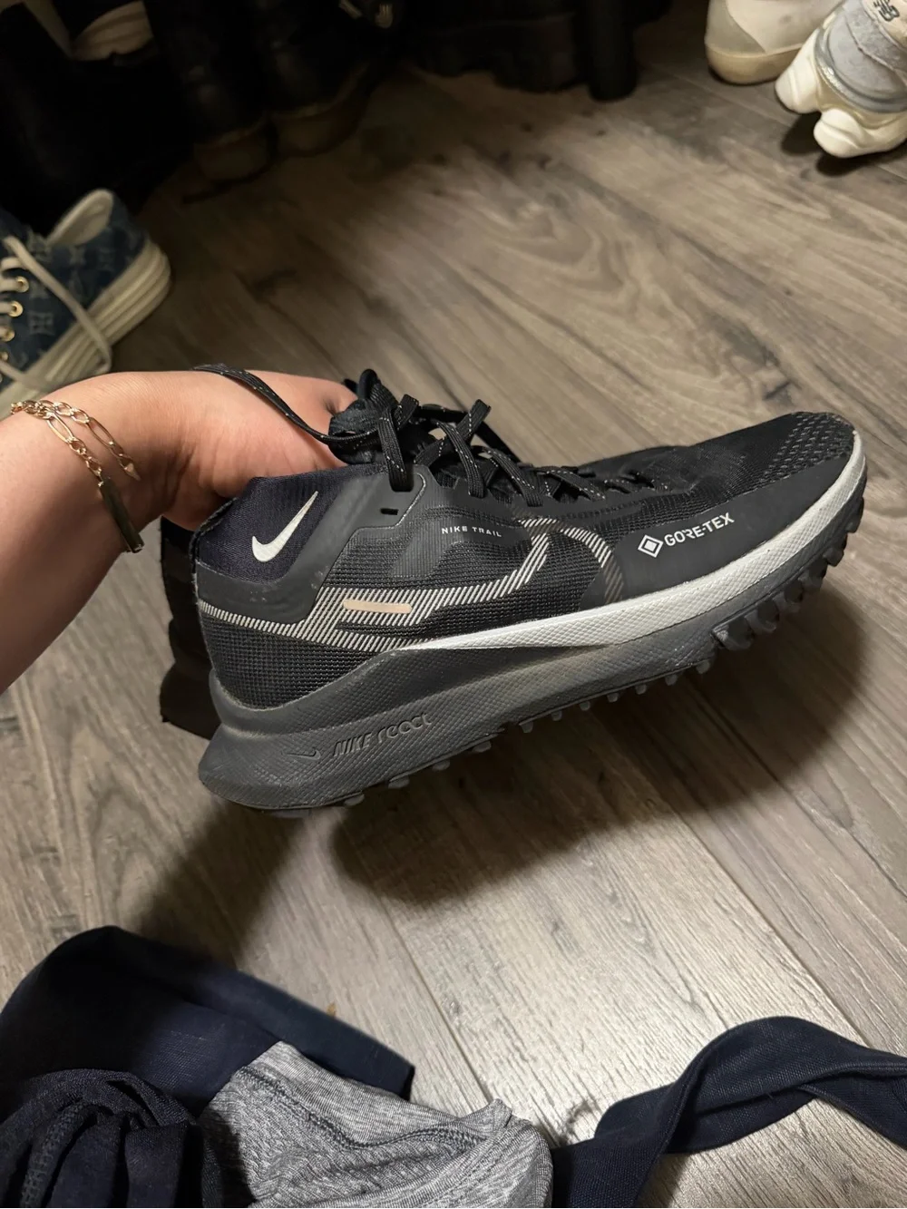 Nike Black and White Gore-Tex High-Top Trail Sneakers 6.5